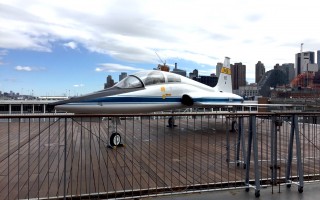 第一代超音速教練機  亮相紐約航母博物館