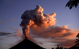 地震海嘯致1400人死 印尼災區又火山噴發